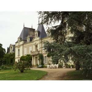 com Main Building and Garden of Domaine Du Closel Chateau Des Vaults 