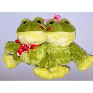  Two Lovable Kissing Frogs: Plush toy set: Toys & Games