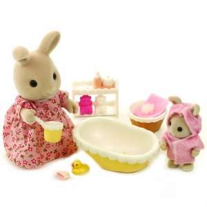  Sylvanian Families Bath Time for Baby: Toys & Games