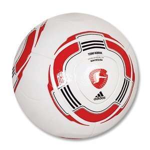  10 11 Bundesliga Official Matchball   White/Red: Sports 