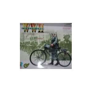  Dragon Dieter WWII German Schutze with Bicycle: Toys 