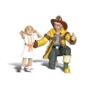    Woodland Scenics G Fireman Bill & Betsy WOOA2539 Toys & Games