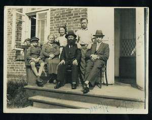   REAL PHOTO RABBI ADMOR & FAMILY GROUP POLAND PRE HOLOCAUST 1935  