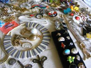 Huge 200 pc Vintage Costume Estate Jewelry Rings ERs Brooch Bracelet 