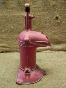 Vintage Cast Iron Farm Pump > Antique Old Pumps Garden  