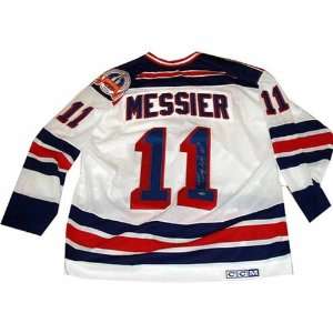  Mark Messier Signed Jersey   Replica with Captain 