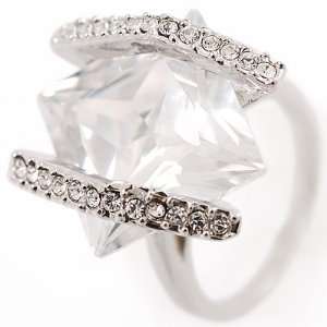  J Lo Style Clear Crystal Fashion Ring   size 8: Jewelry