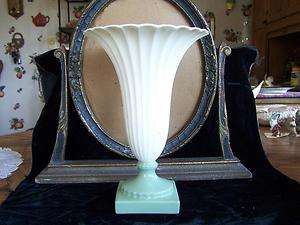 Lenox Fluted Cream & Green Porcelain Pedestal Vase Old Blue Wreath 