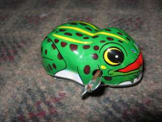 Vintage 1940s tin toy wind up frog Japan K  