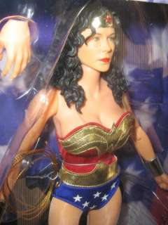 Wonder Woman 16 Scale Deluxe Collector Figure DC Direct  