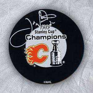 Joe Nieuwendyk Signed Hockey Puck   Calgary Flames 89 Cup 