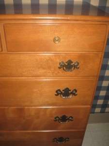 Ethan Allen Heirloom Nutmeg Maple Collection 7 Drawer Chest of Drawers 